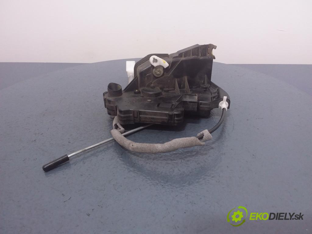 Bmw Seria 3 2005 zámek dveře před Levý: 01