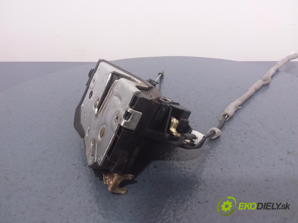 Bmw Seria 3 2005 zámek dveře před Levý: 01