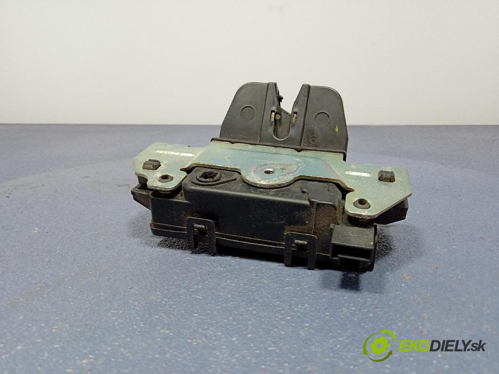 Opel Zafira 2006 zámek Klapky: kufr 13117285