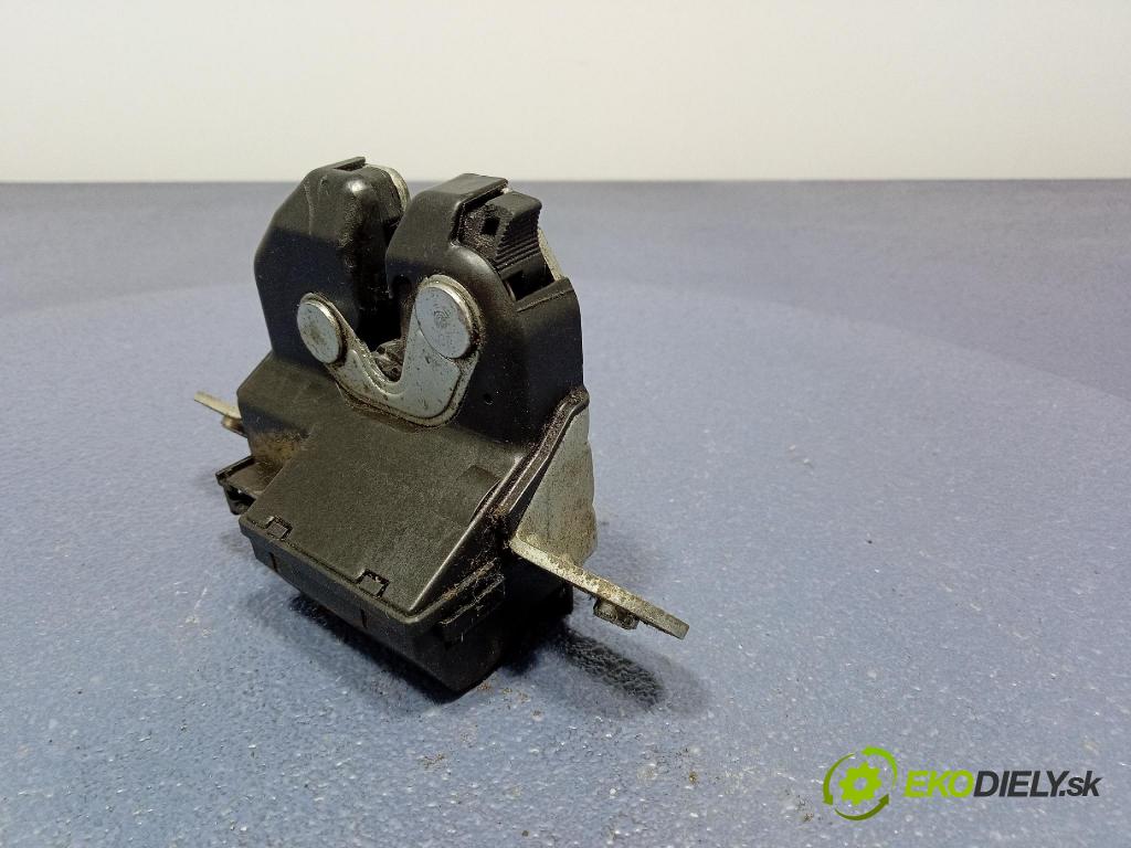 Opel Corsa 2008 zámek Klapky: kufr 55701971