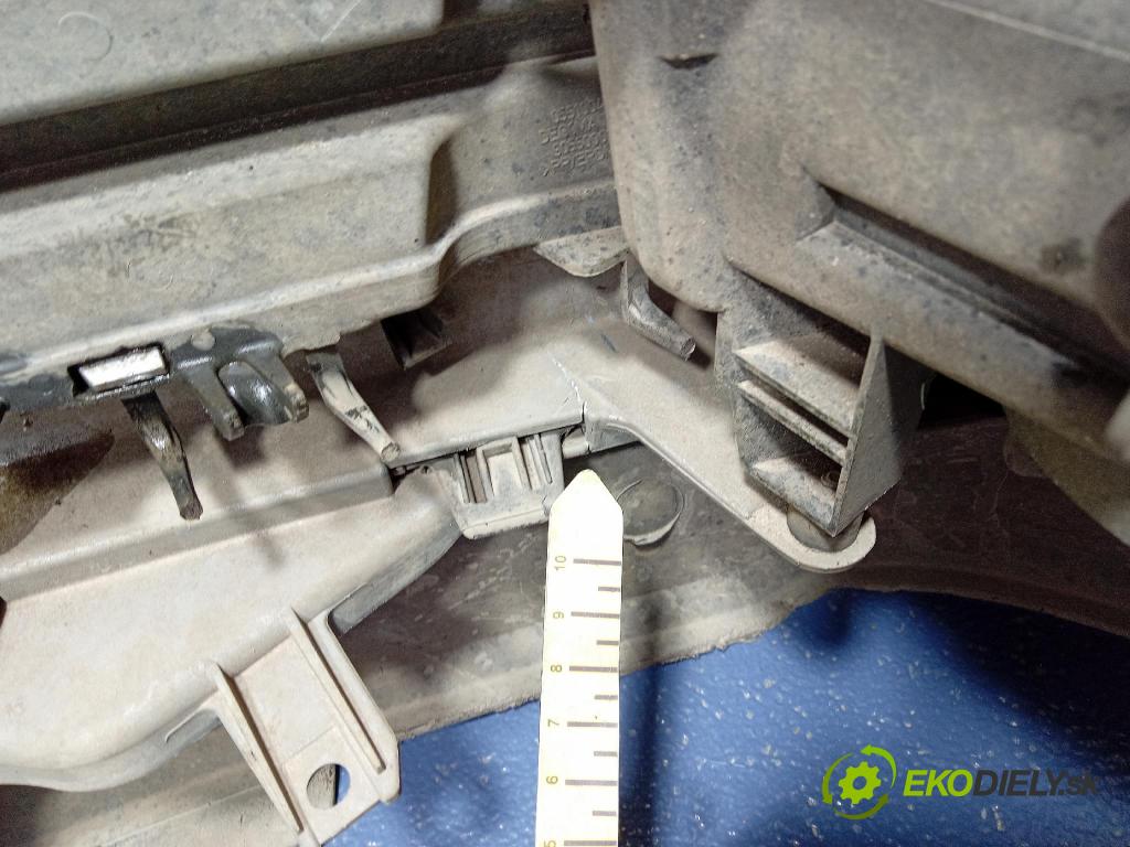 Opel Vectra 2003 nárazník před 13100583