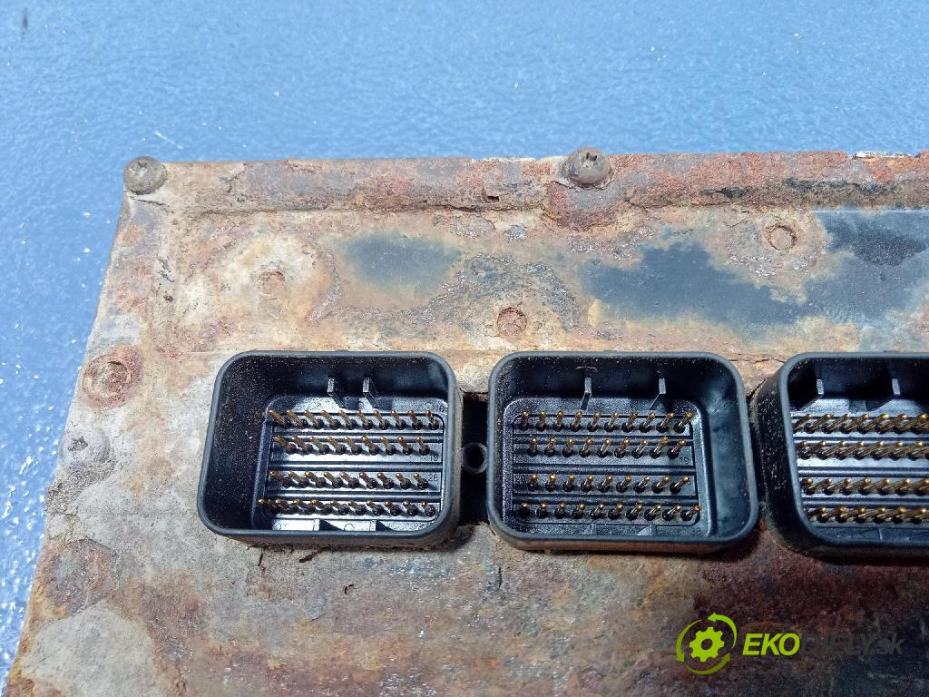 Chrysler Pacifica 2005 riadiaca jednotka Motor: P04748330AD