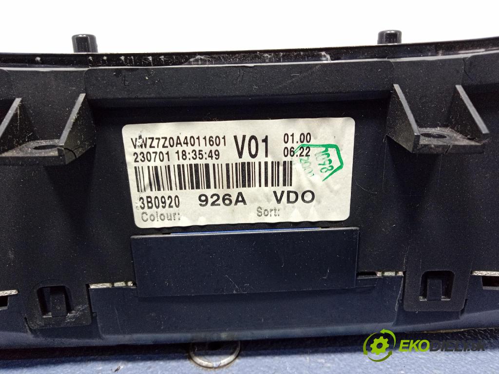 Volkswagen Passat 2001 Přístrojová deska 3B0920926A