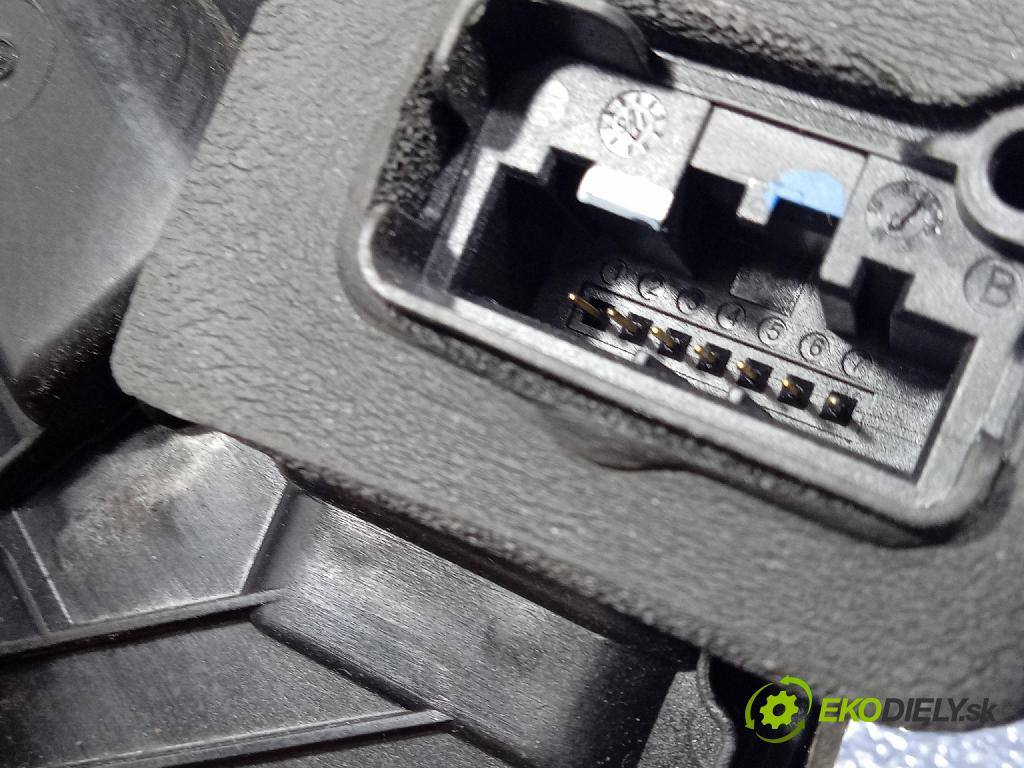 Vw Passat 2016 zámek dveře Zad: v pravo: 5E0839016