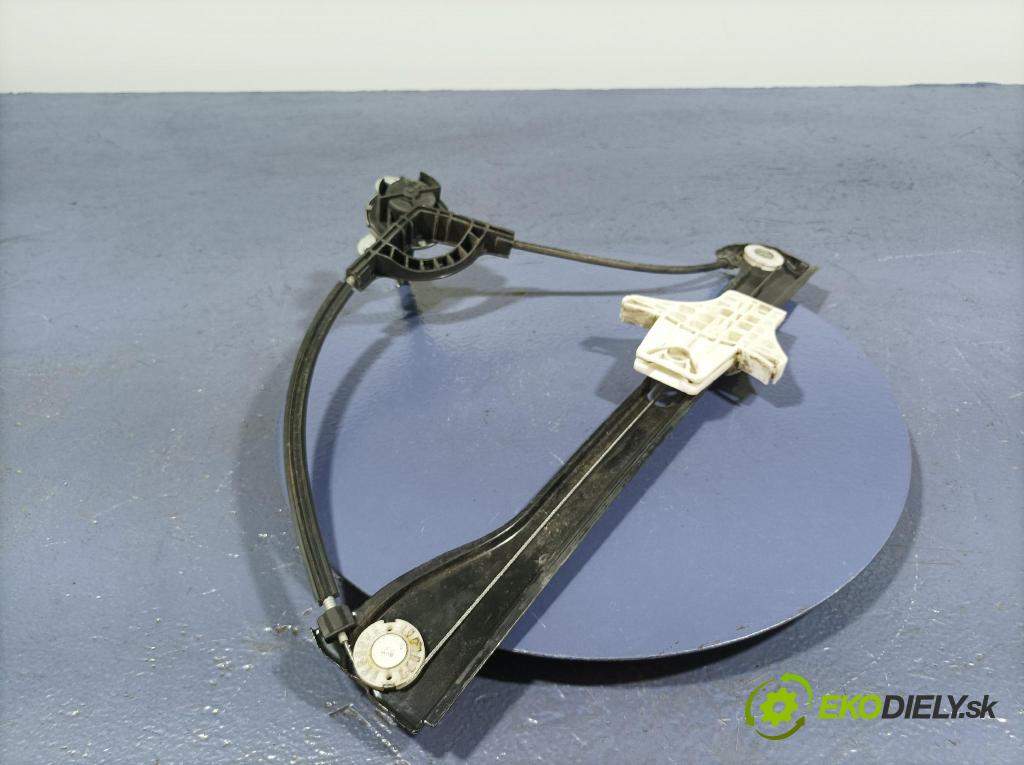 Skoda Fabia 2019 mechanismus stahování Sklenka: Zad: v pravo: 01