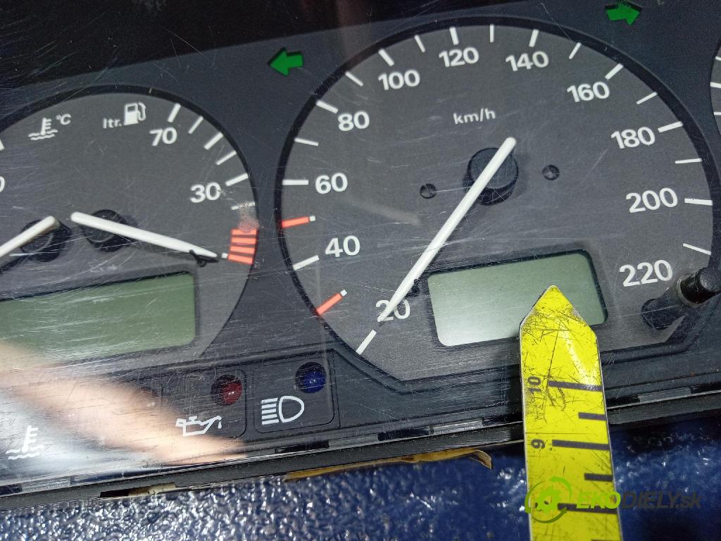 Volkswagen Passat 1.9 tdi 1995 Přístrojová deska 3A0919033R
