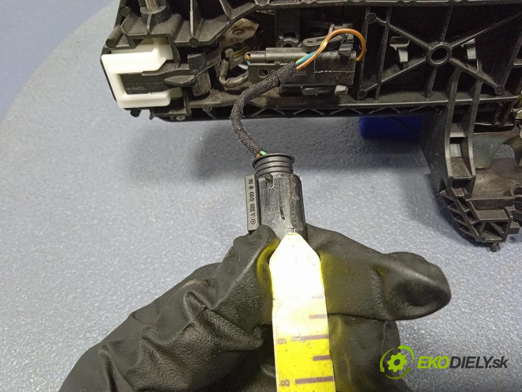 Mercedes E-klasa 2014 rukoväť Predné Prava: A2047602434