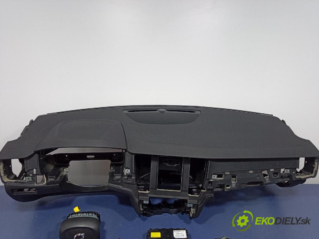 Volvo V90 2016 kokpit,přistrojova deska 039838579