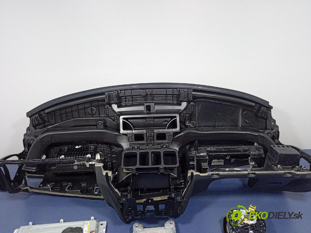 Volvo V90 2016 kokpit,přistrojova deska 039838579