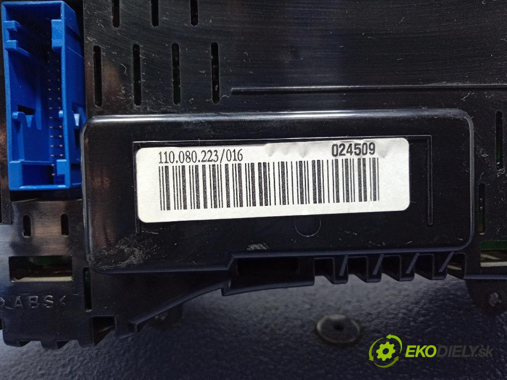 Audi A3 2004 Přístrojová deska 8P0920930F
