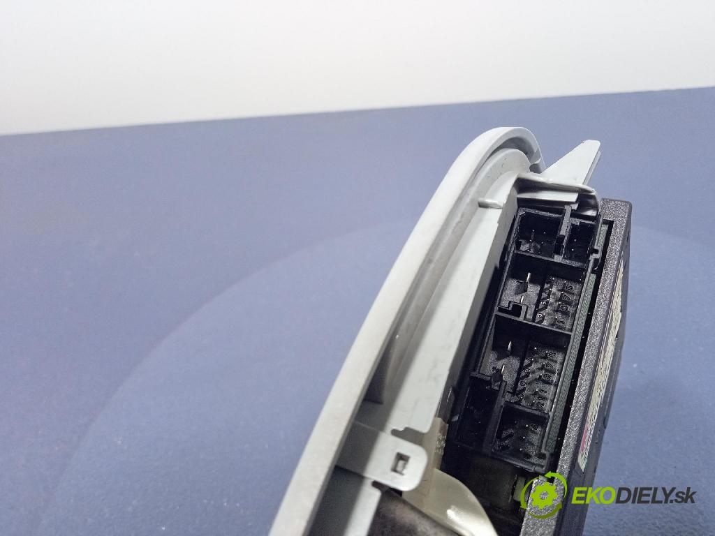 Mercedes-benz C 200 2001 Svietidlá: Vnútri: A2038201001