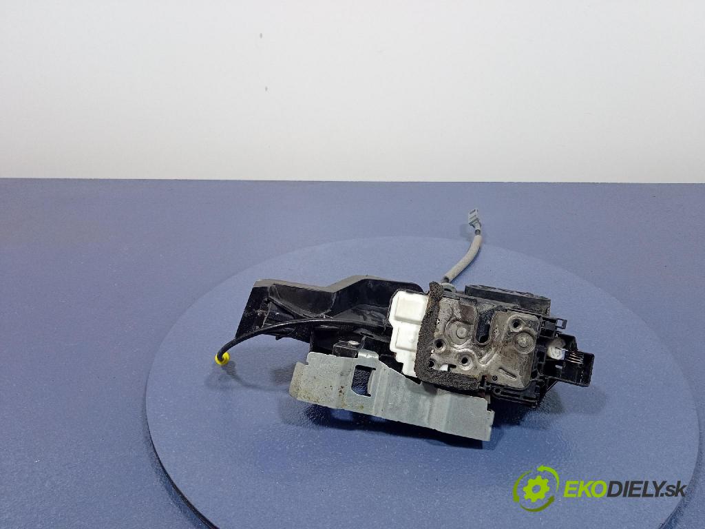 Volvo V90 2016 zámek dveře před Levý: 31349894