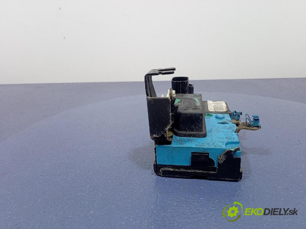 Volvo S80 2000 zámek dveře před Levý: 9141701