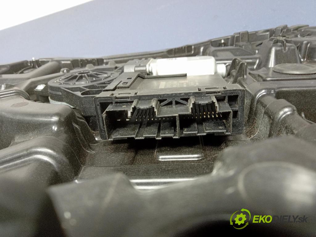 Volvo V90 2016 mechanismus stahování Sklenka: před v pravo: 31378593