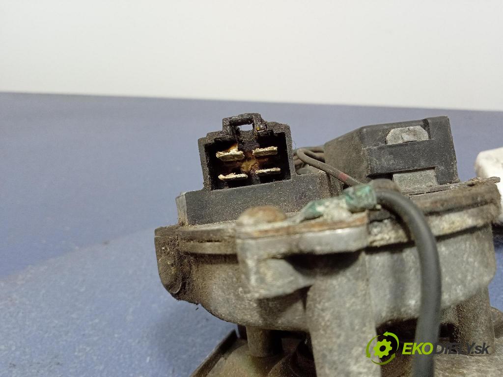 Suzuki Ignis 2004 mechanismus motorek Stěrače: před 01