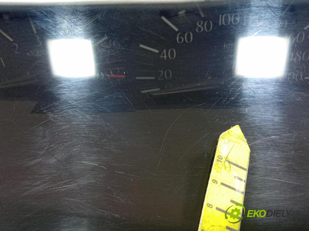 Toyota Previa 2002 Přístrojová deska 83800-2J010