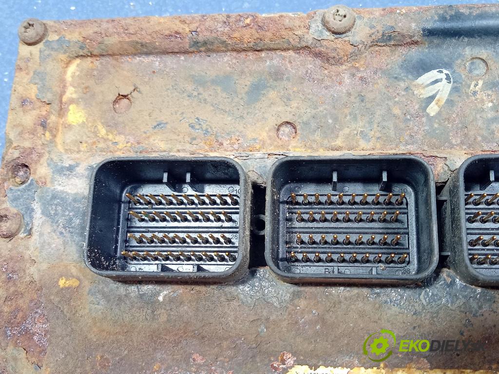 Chrysler Pacifica 2005 riadiaca jednotka Motor: P04748330AD