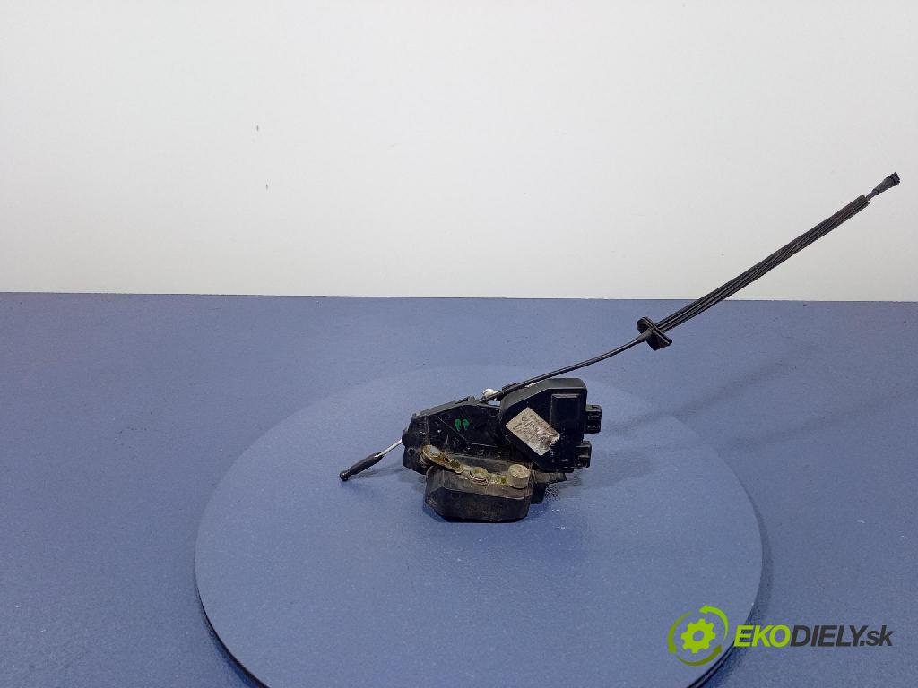 Volvo V70 1998 zámek dveře před v pravo: 01
