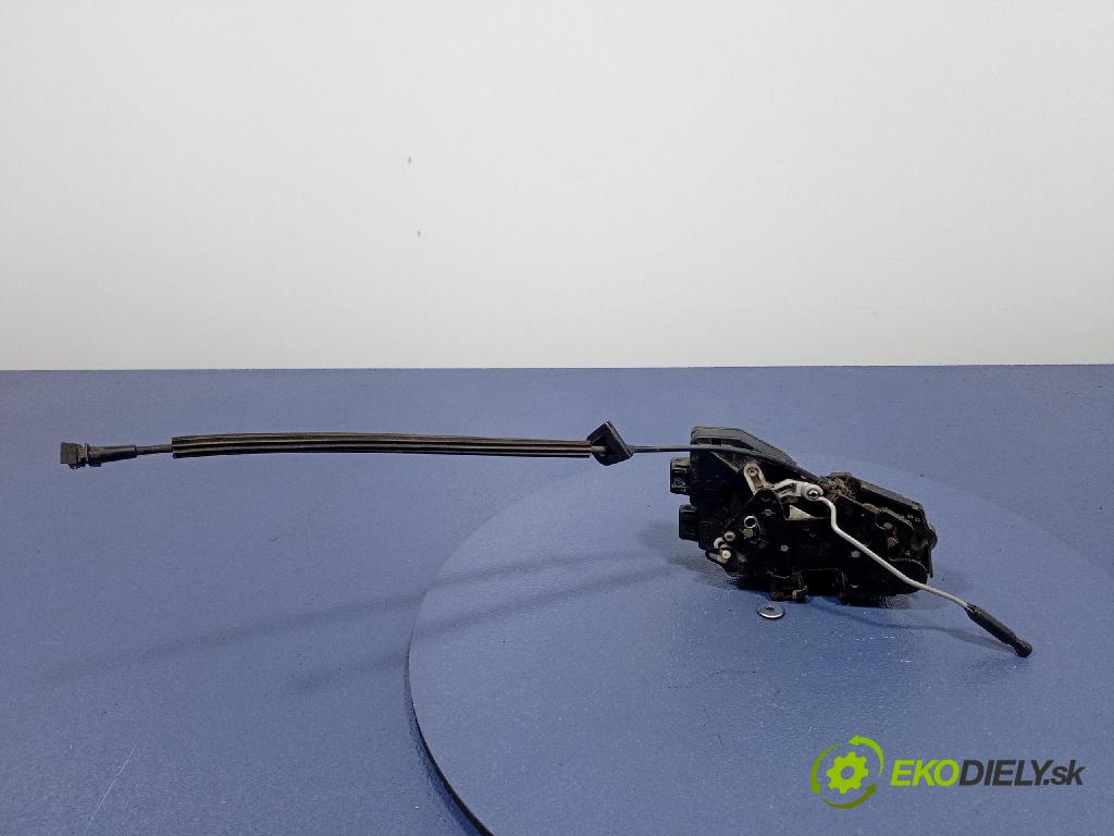 Volvo V70 1998 zámek dveře Zad: v pravo: 01