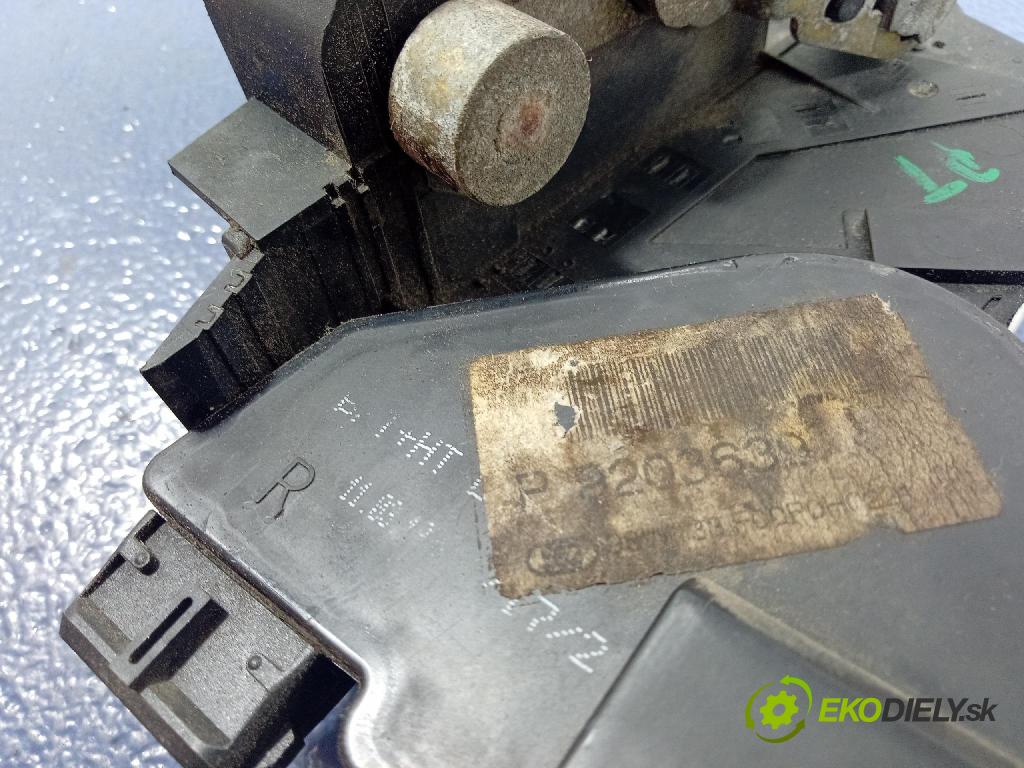 Volvo V70 1998 zámek dveře Zad: v pravo: 01