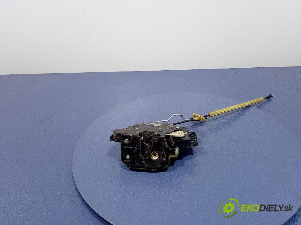 Volvo V70 1998 zámek dveře před Levý: P9203636
