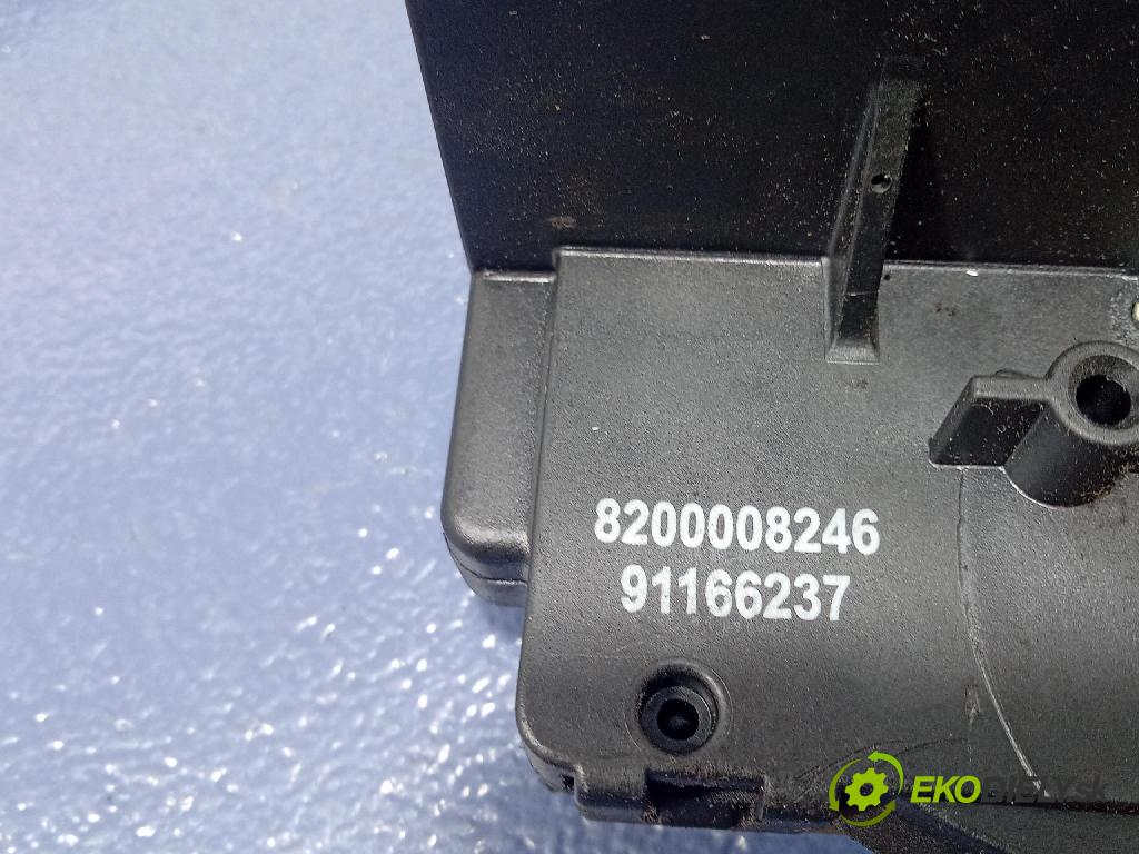 Renault Trafic 2014 zámek dveře před Levý: 8200008246