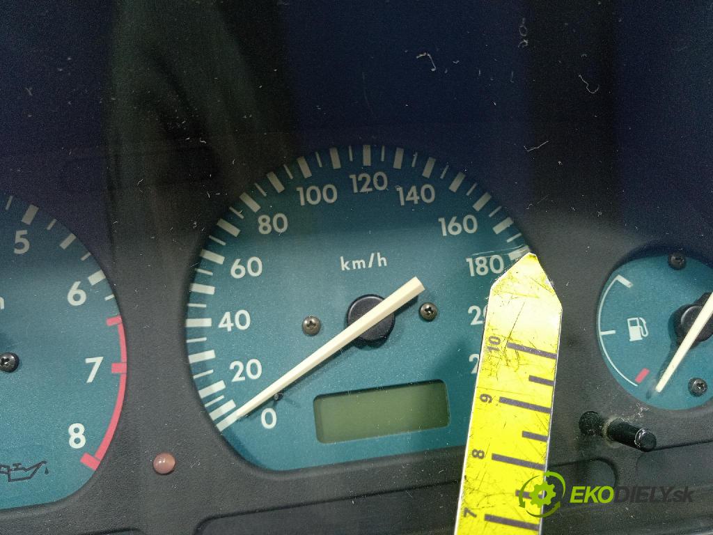 Land rover Freelander 2000 Přístrojová deska YWY100460