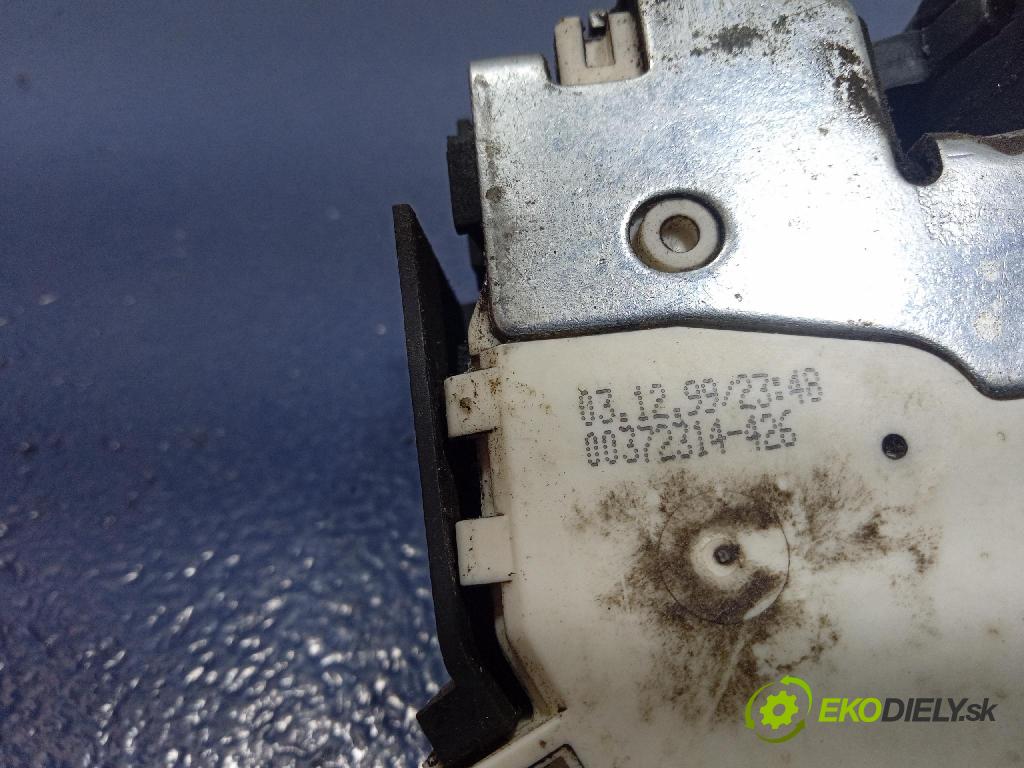 Land rover Freelander 2000 zámek dveře před Levý: