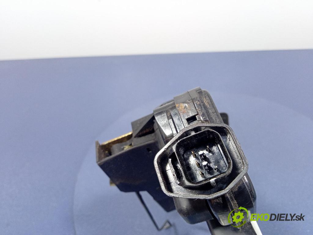 Hyundai Santa fe 2006 zámek dveře před Levý: 
