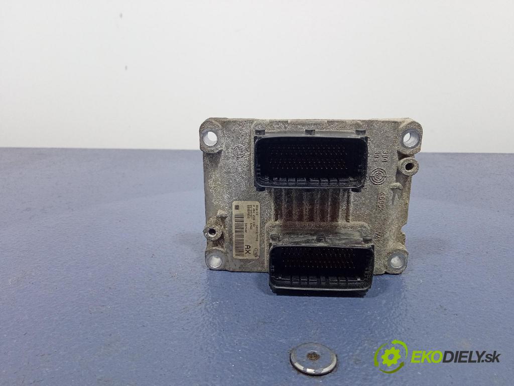 Opel Corsa 2008 riadiaca jednotka Motor: 55557933
