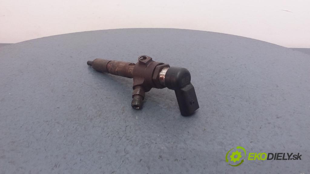 Ford Focus 2006 vstrek 4M5Q-9F593-AD