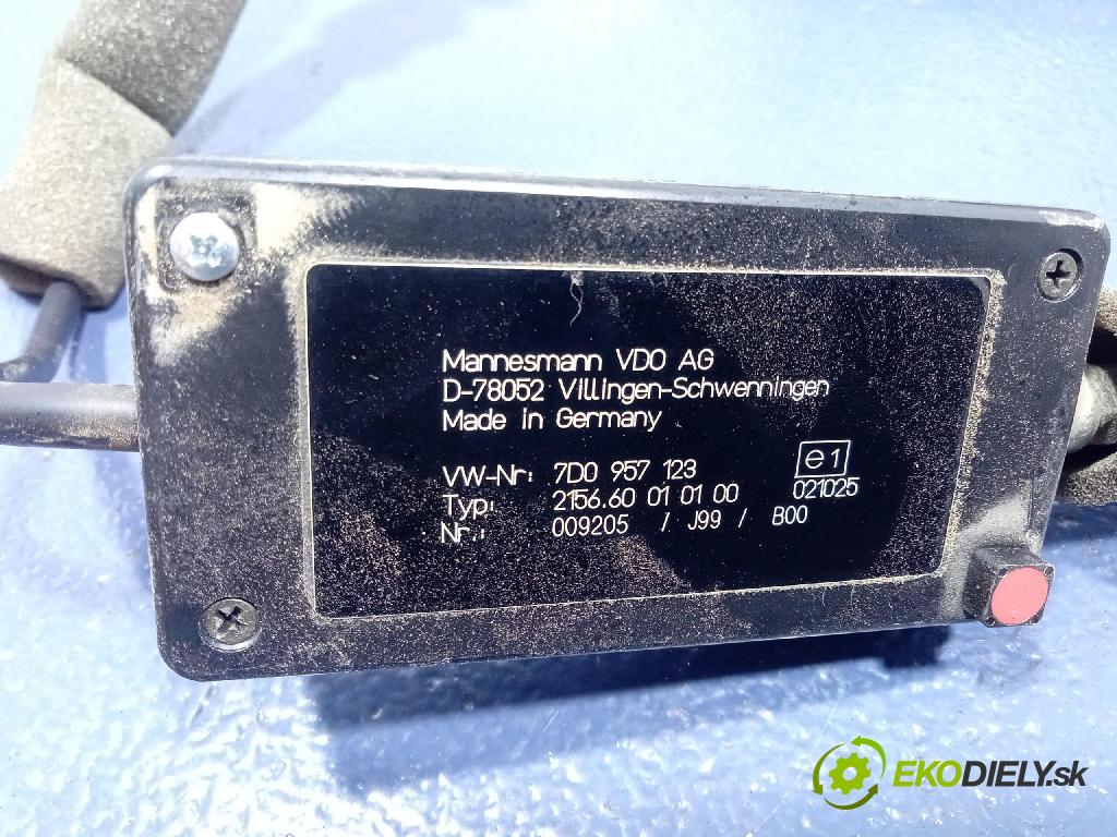 Vw Transporter 2000 Přístrojová deska 7D0957039K