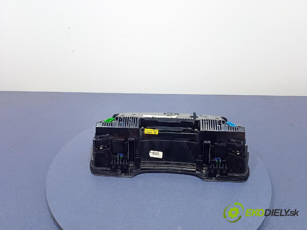 Audi A4 2003 Přístrojová deska 8E0920930R