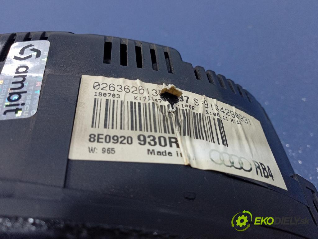 Audi A4 2003 Přístrojová deska 8E0920930R