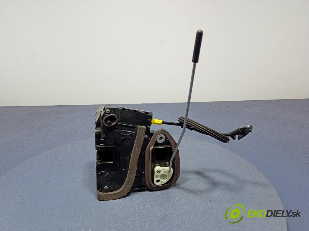 Opel Astra 2018 zámek dveře Zad: v pravo: 13598385