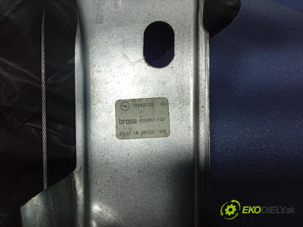Opel Astra 2018 mechanismus stahování Sklenka: Zad: v pravo: 39142320