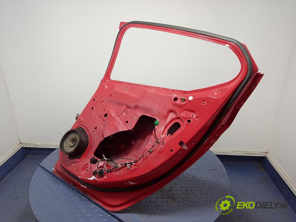 Opel Astra 2018 dveře Zad: prave 01