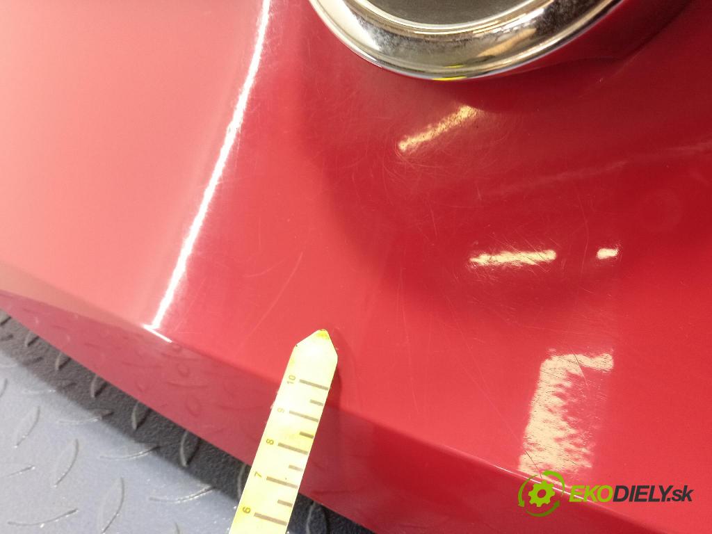 Opel Astra 2018 zadní dveře kufra: kufr 01