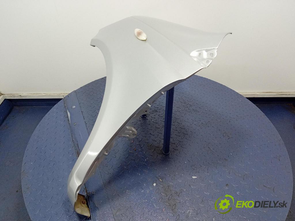 Toyota Yaris 1.0 kat 1999 blatnik před Levý: 01