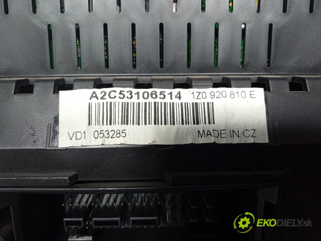 Skoda Octavia 2006 Přístrojová deska 1Z0920810E
