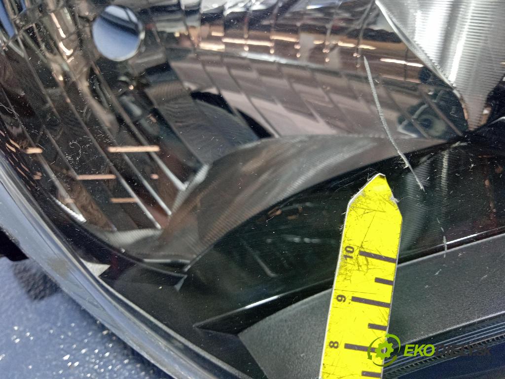 Toyota Yaris 0 světlo v pravo: 0D-195
