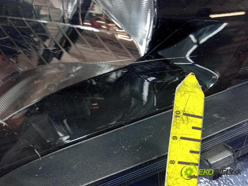 Toyota Yaris 0 světlo v pravo: 0D-195