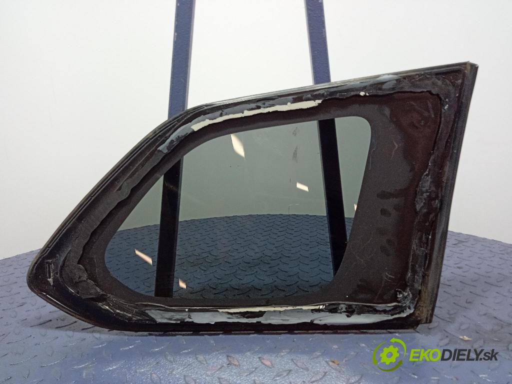 Mitsubishi Outlander 2018 sklo Karosérie: Zad: