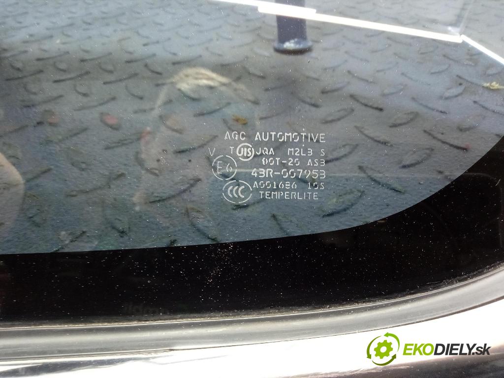 Mitsubishi Outlander 2018 sklo Karosérie: Zad: 