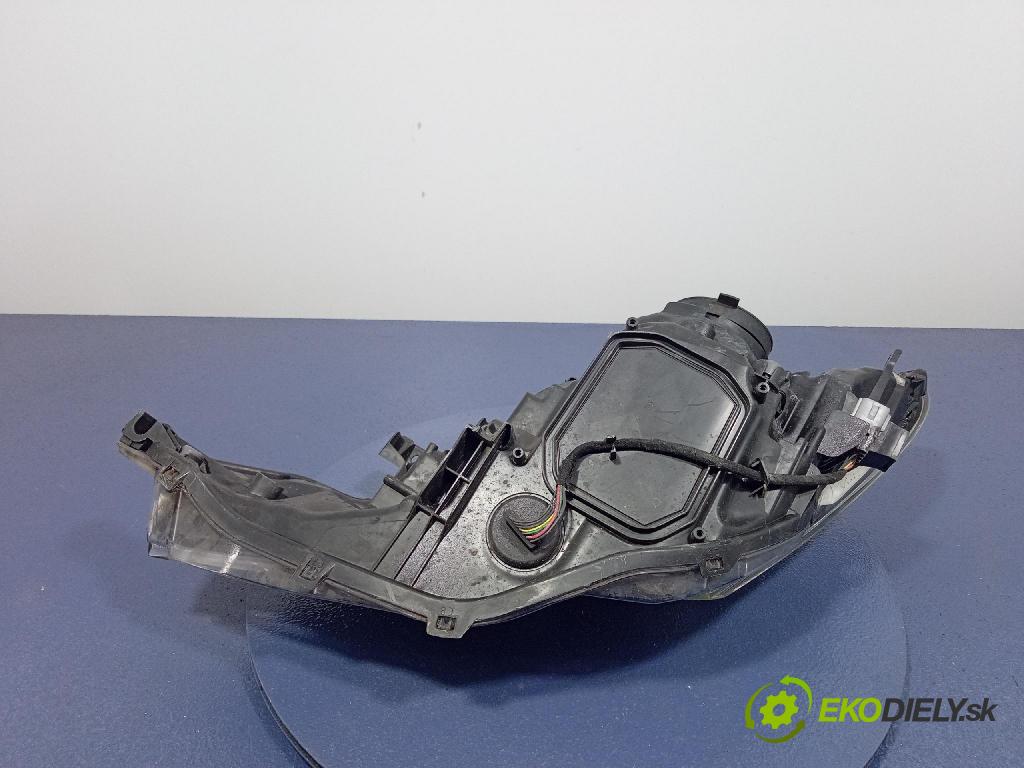 Toyota Auris 0 světlo v pravo: 81110-02E20