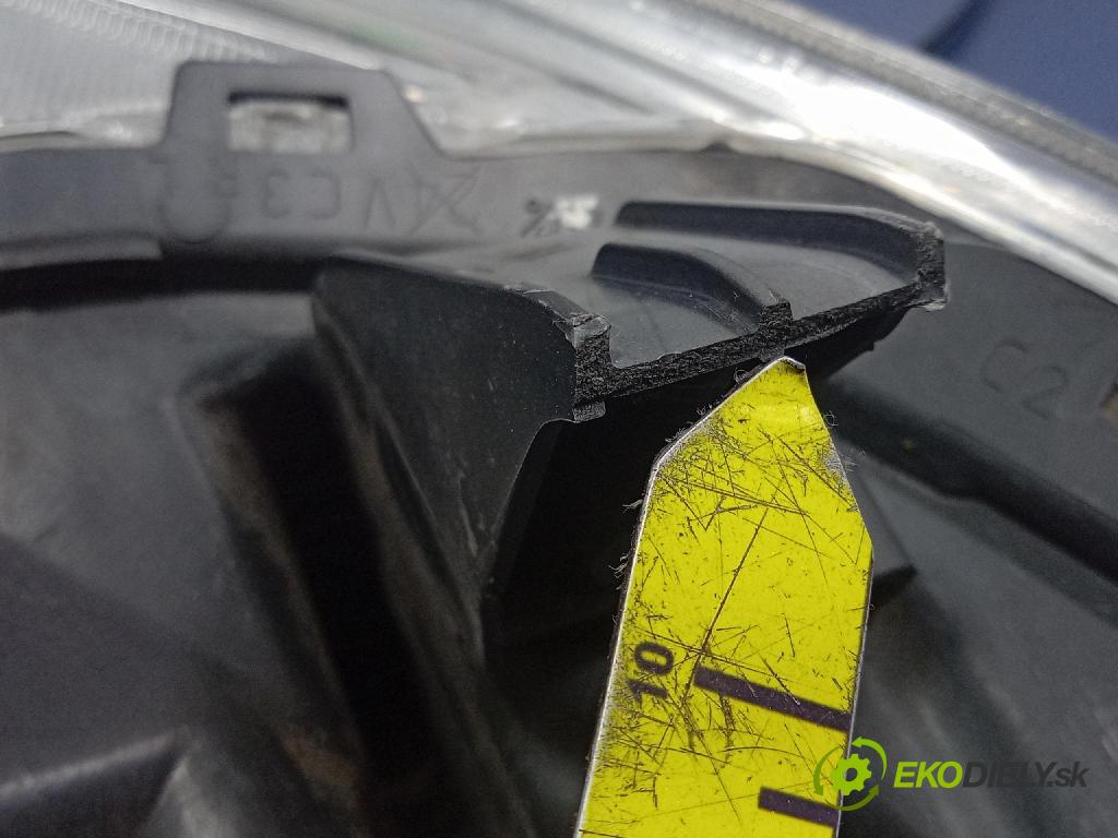 Toyota Auris 0 světlo v pravo: 81110-02E20