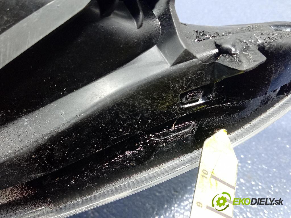 Toyota Auris 0 světlo v pravo: 81110-02E20