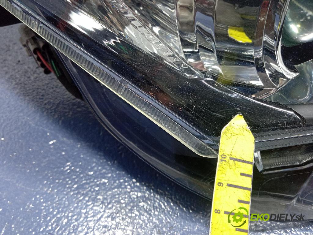 Toyota Auris 0 světlo v pravo: 81110-02E20