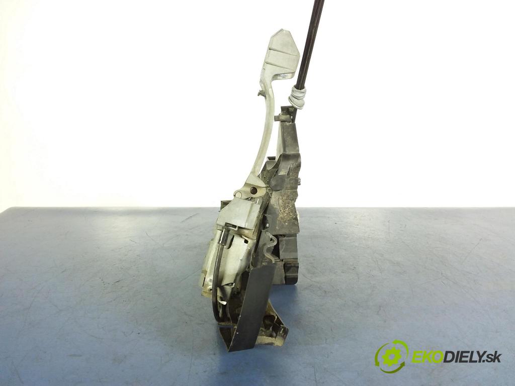 Volvo V50 2005 zámek dveře před Levý: 30699109