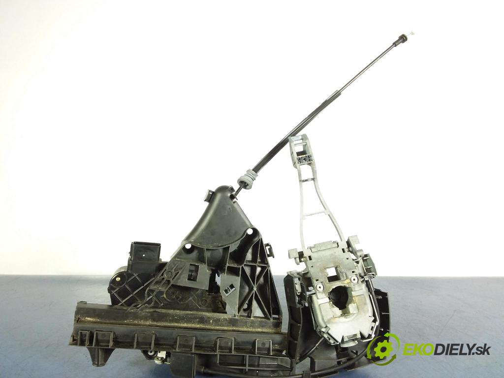 Volvo V50 2005 zámek dveře před Levý: 30699109